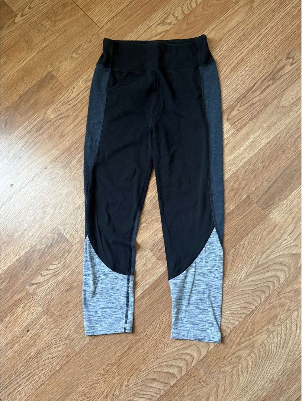 So Yoga High-Rise Capri Leggings, Size M